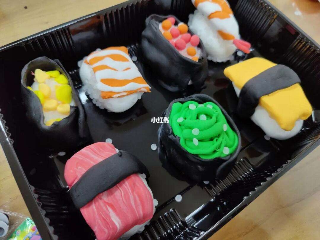 用粘土做迷你小寿司