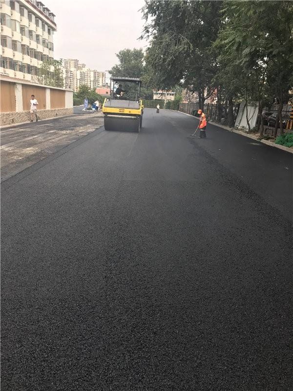 沥青路面泛油