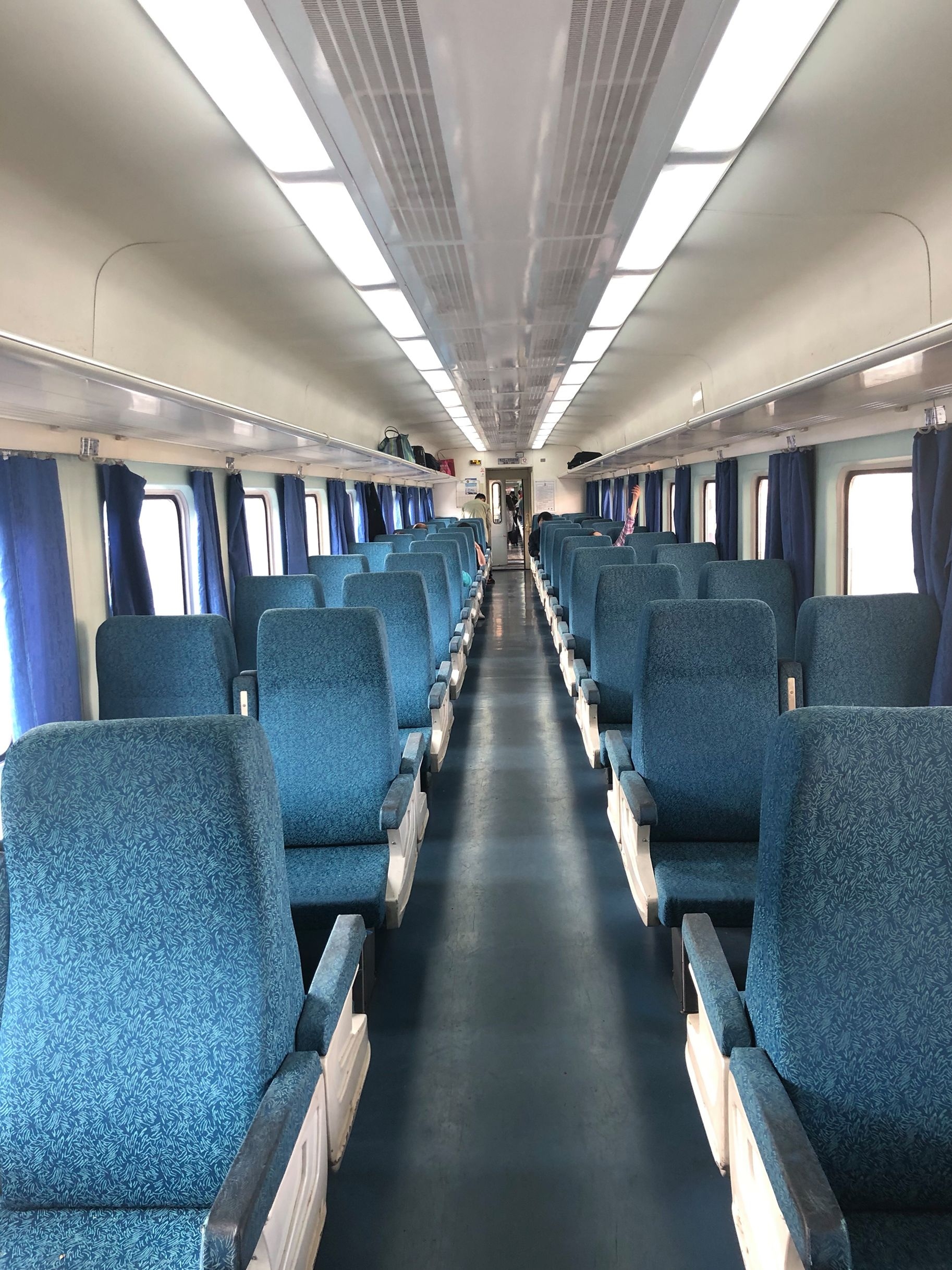 中国鉄道在来線車両の座席配置 - 基本情報｜中国旅行のチャイナエイト