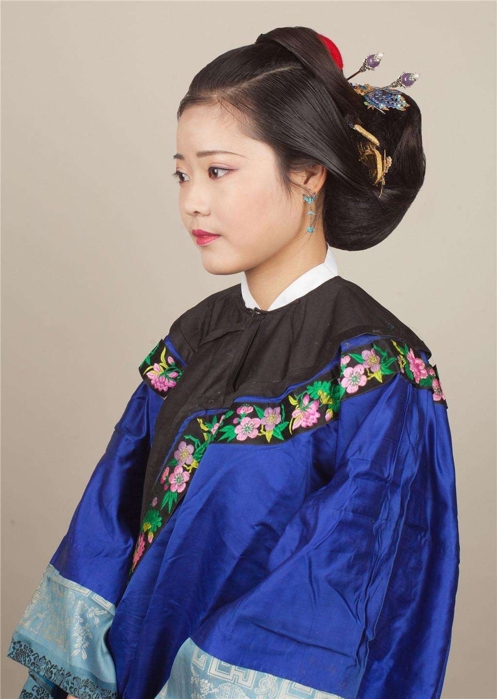 清朝皇妃的发型很复杂，不只是为了好看，也为了方便皇帝|发型|大拉翅|慈禧_新浪新闻