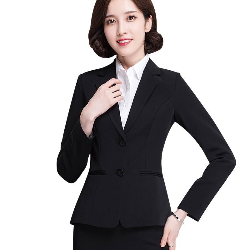 正装女士