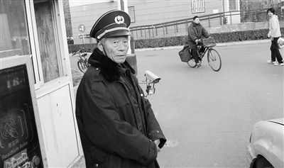北京多个社区聘用老龄保安 业主担忧自身安全 保安老头