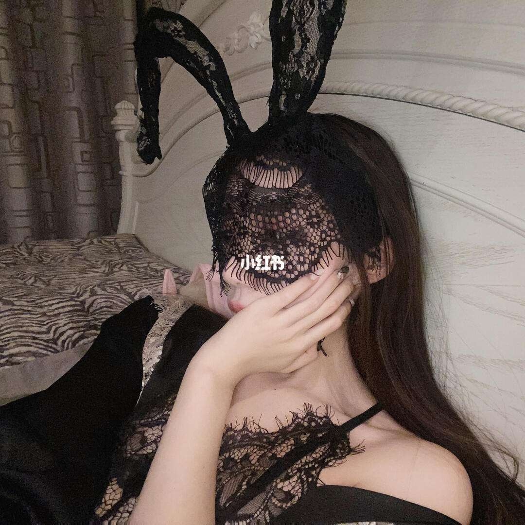 蕾丝兔野外