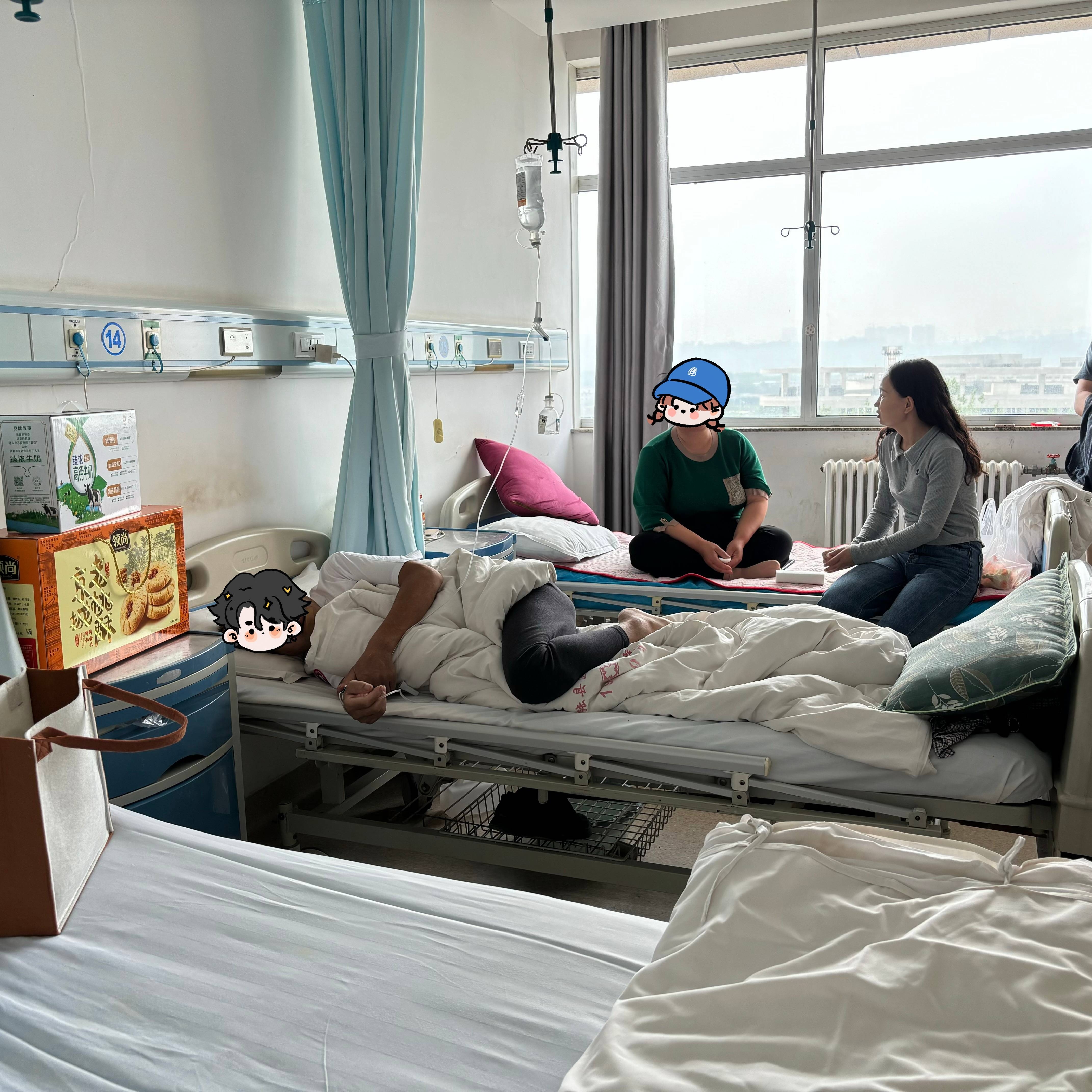 医院病床上的病人图片