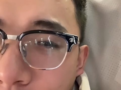 杰哥摘下眼镜