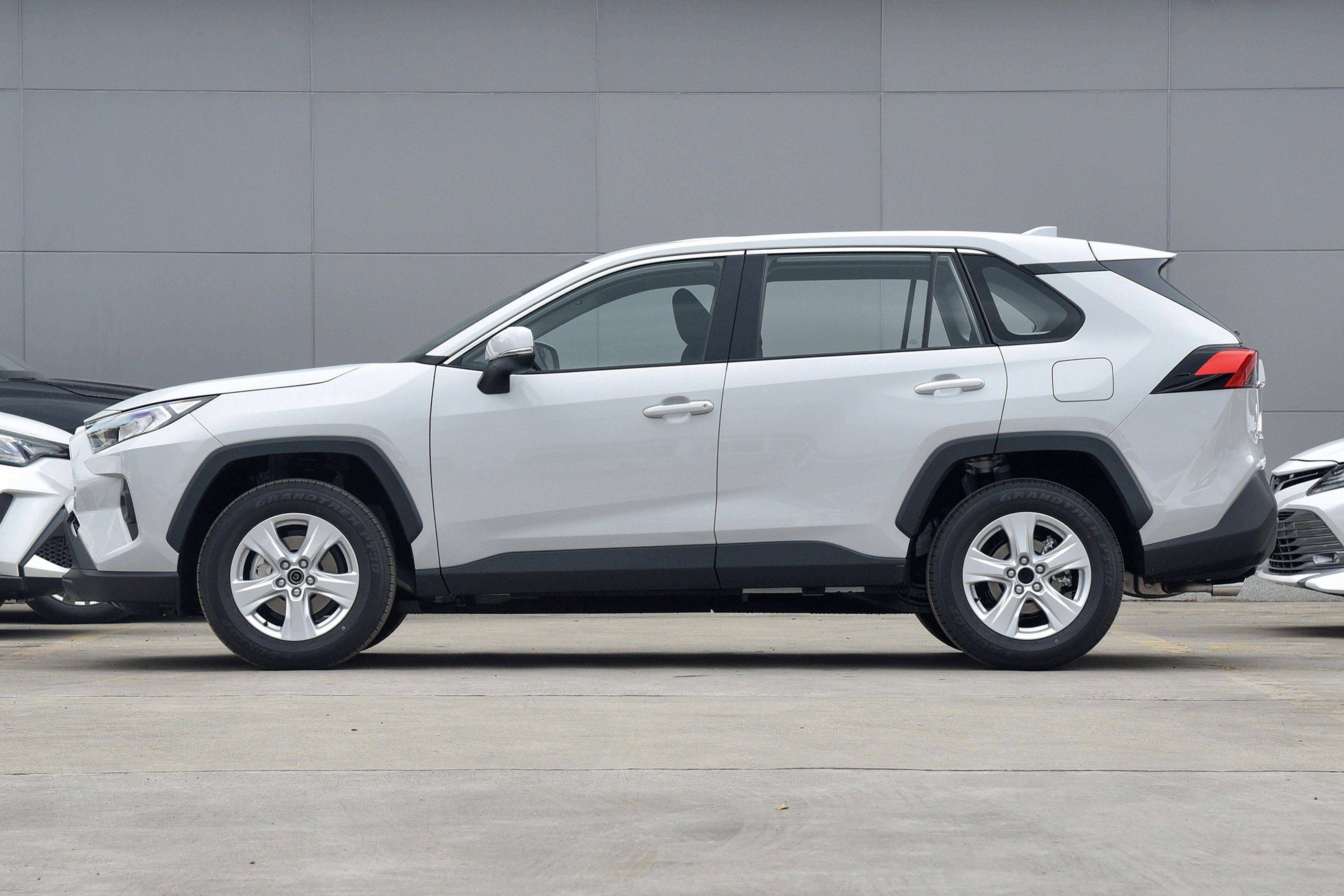 2023款一汽丰田rav4荣放:实力派suv,外观硬朗配置丰富 ToyotaRAV4