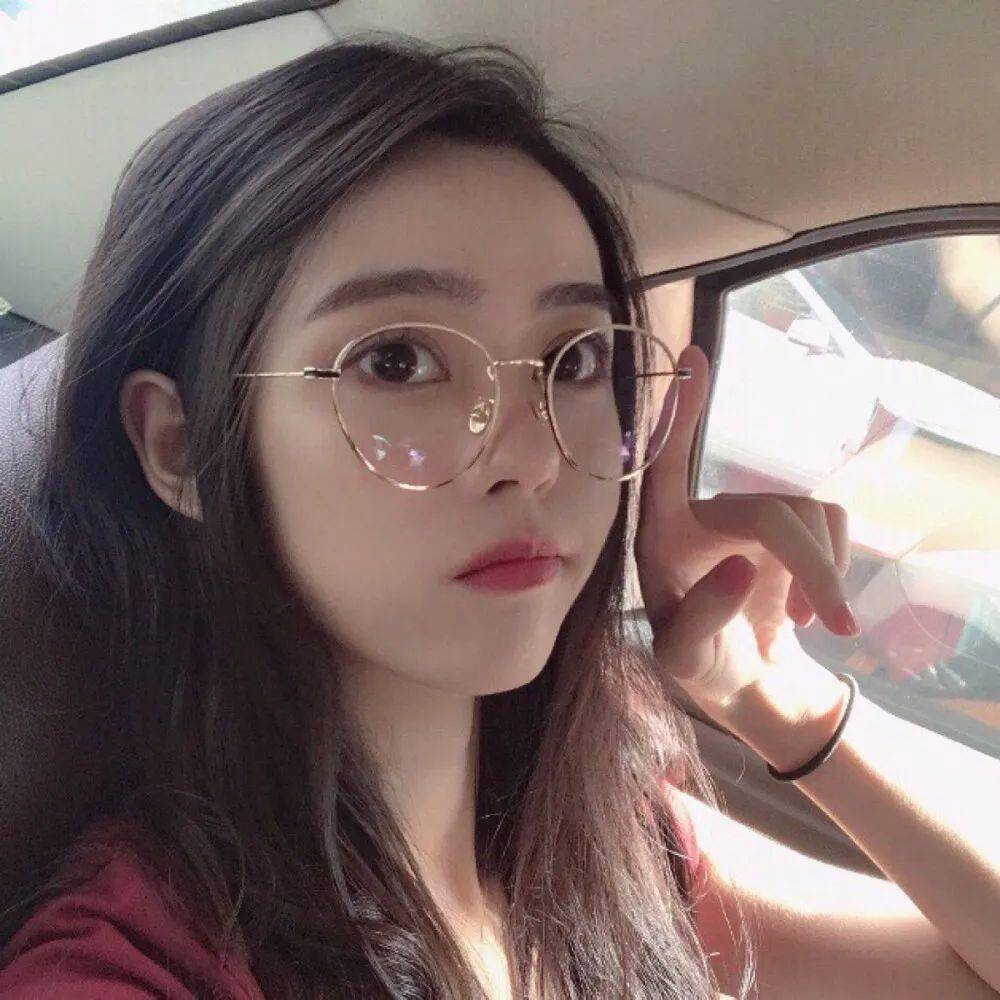 微信头像戴眼镜女