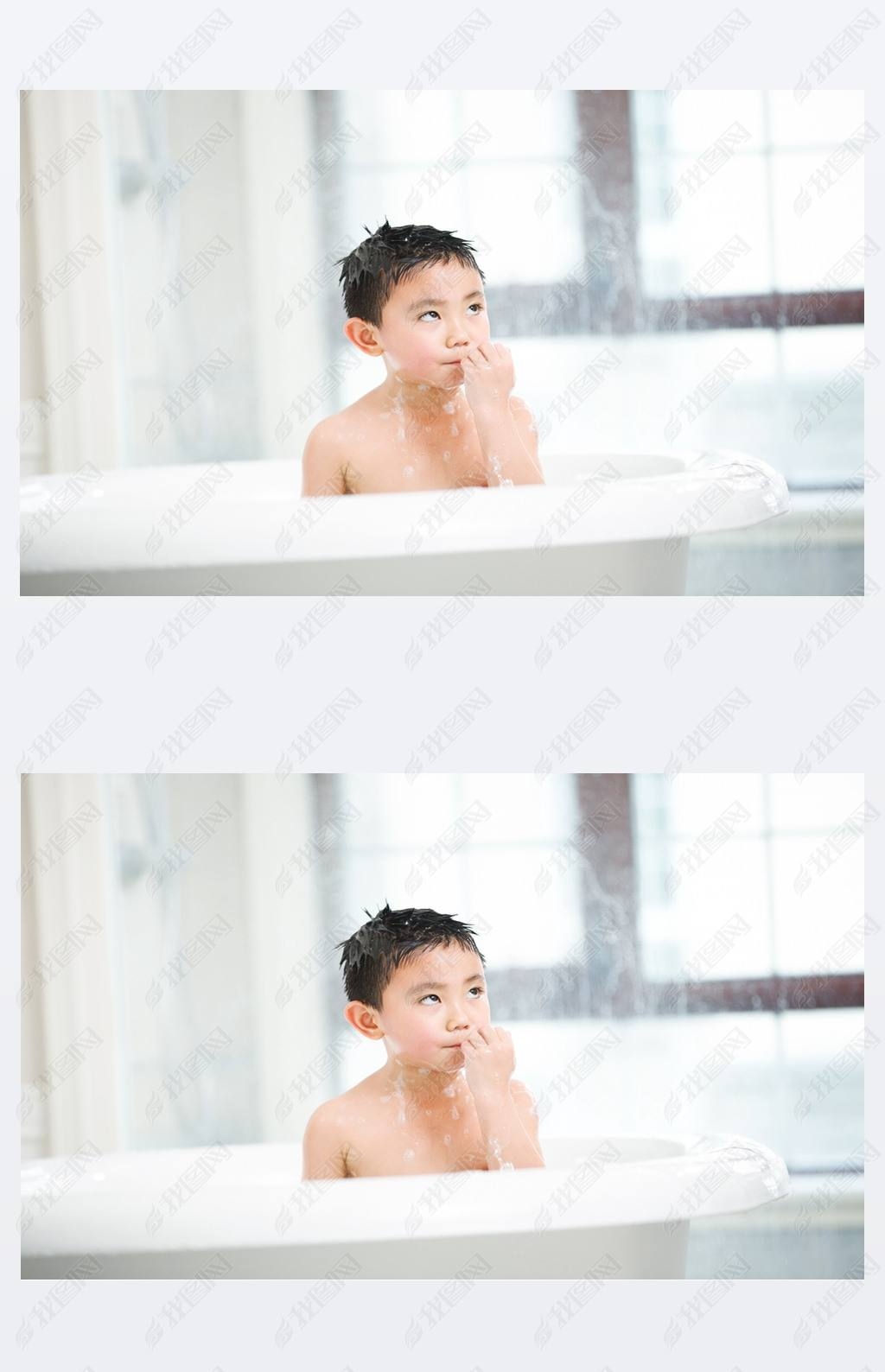 可爱的小男孩在家里洗澡的照片照片摄影图片_ID:419851035-Veer图库
