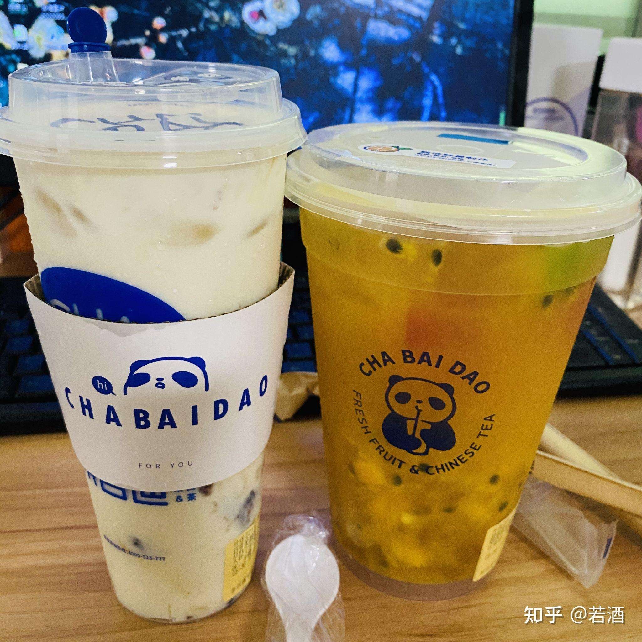 喝奶茶图片