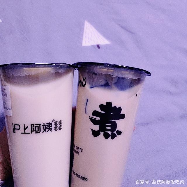 喝奶茶图片