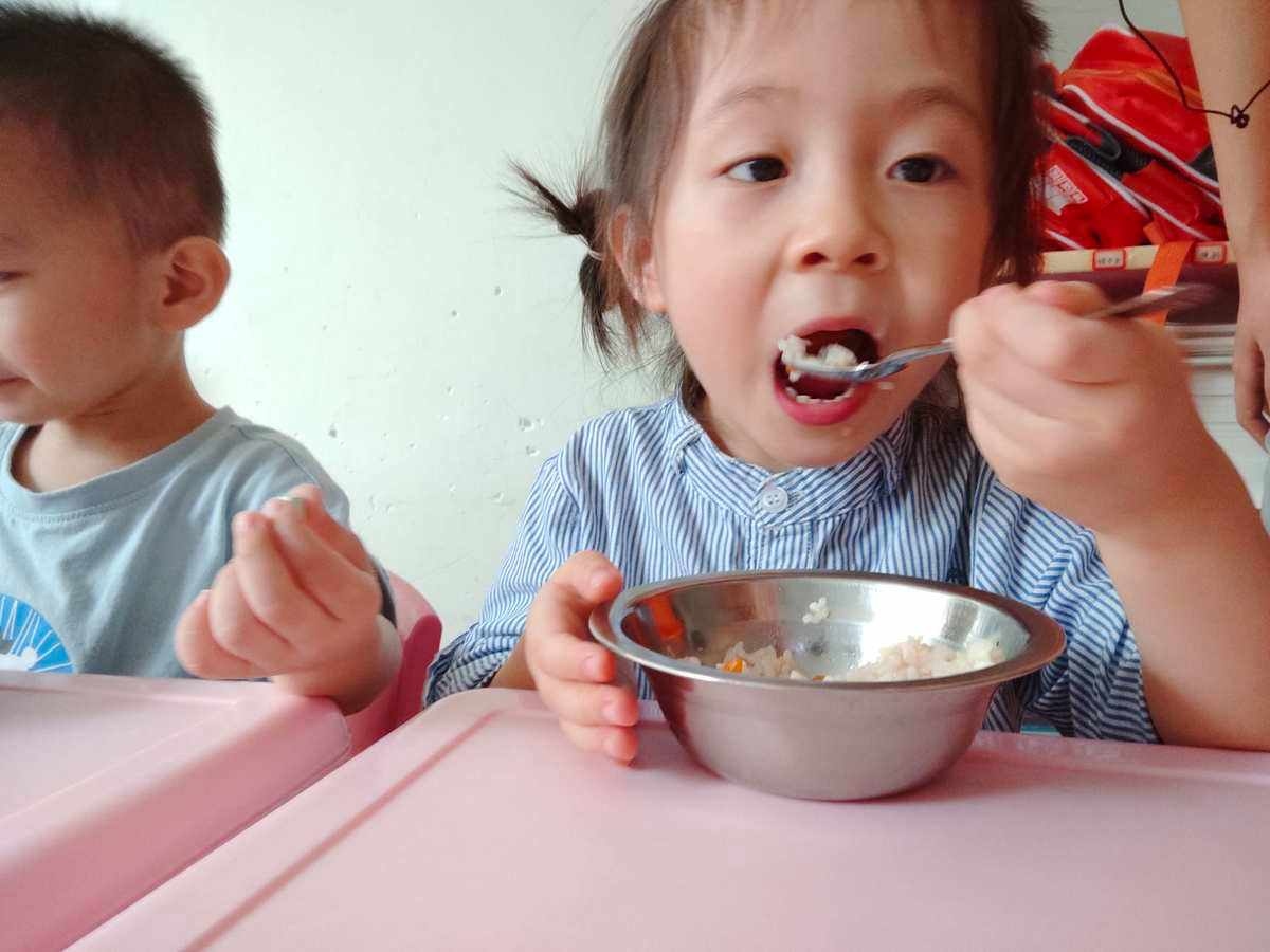 在宜家，我们一起吃饭与玩耍|儿童摄影|摄影|人像摄影|和和阿和 - 原创作品 - 站酷 (ZCOOL)