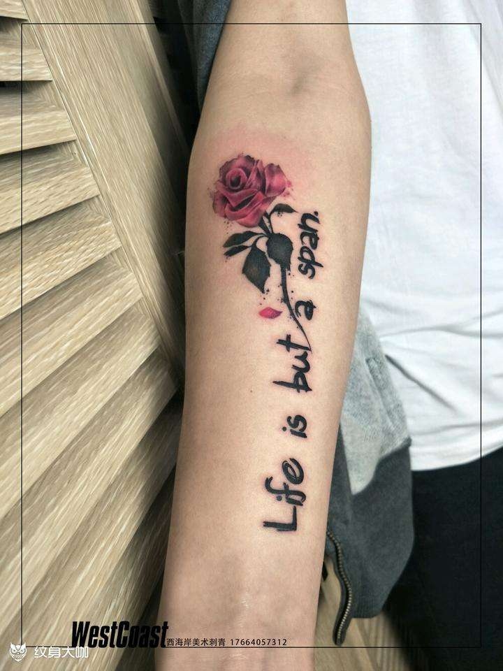 纹身玫瑰花图案男